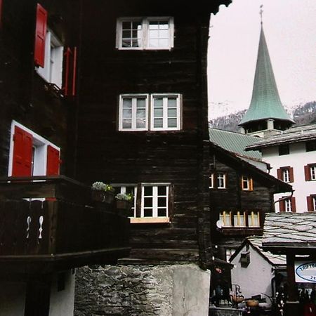 Beim Kirchplatz Apartment Zermatt Bagian luar foto
